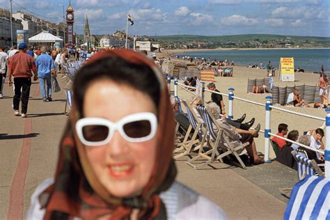  Immersed in Light: A Journey Through Martin Parr's I Like Photographs